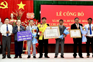 UBND huyện Phú Hòa tổ chức lễ công bố quyết định của UBND tỉnh công nhận xã Hòa An đạt chuẩn nông thôn mới (NTM) kiểu mẫu về sản xuất năm 2024.